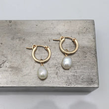 Charger l'image dans la galerie, Orange Avocado Baroque Pearl and Petite Mod Gold Earrings