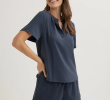 Charger l'image dans la galerie, Bella Dahl Flowy Short Sleeve Pullover Navy