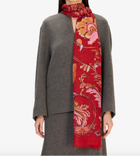Load image into Gallery viewer, Inoui Editions Scarf 55 Rococo Red