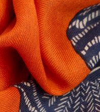 Load image into Gallery viewer, Inoui Editions Scarf 80 Chouette Orange