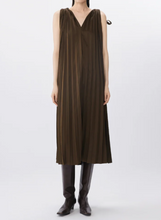 Load image into Gallery viewer, JNBY Pleated Dress Brown
