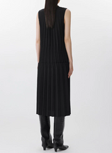 Load image into Gallery viewer, JNBY Tiered Pleated Dress Black