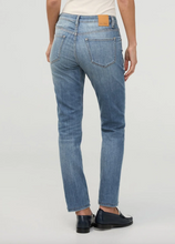 Charger l'image dans la galerie, Du/er Performance Denim Girlfriend Jean Blue Ash