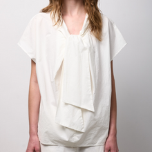 Charger l'image dans la galerie, Neirami Top With Ribbon Neck White
