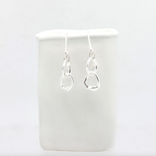 Charger l'image dans la galerie, Orange Avocado Petite Entwined Fine Silver Link Earrings