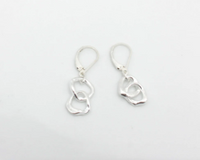 Charger l'image dans la galerie, Orange Avocado Petite Entwined Fine Silver Link Earrings