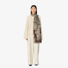 Load image into Gallery viewer, Inoui Editions Scarf 80 1889 Brown