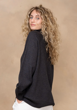 Charger l'image dans la galerie, Le Petit Pull Zena Sweater Charcoal