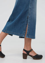Load image into Gallery viewer, Du/er Performance Denim Slit Skirt Blue Ash