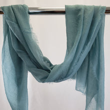 Charger l&#39;image dans la galerie, Kemi Scarf Paper Wool Blue
