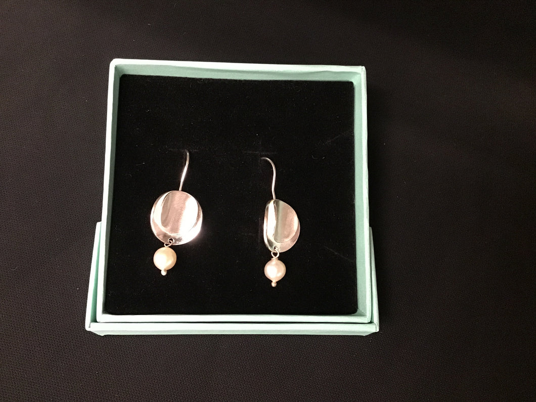 Lorin Hesse Pearl Drop Earring