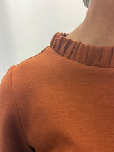 Load image into Gallery viewer, Didi Top Tencel Fleece Rust

