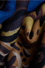 Load image into Gallery viewer, Inoui Editions scarf  80 Western Duck Blue
