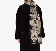 Load image into Gallery viewer, Inoui Editions Scarf 80 Archives Black
