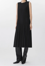 Load image into Gallery viewer, JNBY Tiered Pleated Dress Black

