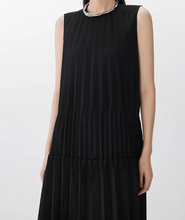 Load image into Gallery viewer, JNBY Tiered Pleated Dress Black
