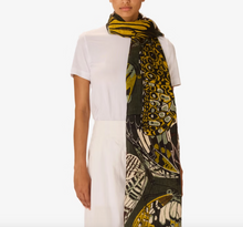 Load image into Gallery viewer, Inoui Editions Scarf 100 Papillons Khaki
