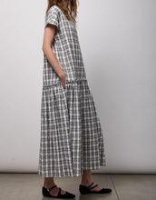 Charger l'image dans la galerie, Neirami Long Wide Dress Black and White Check
