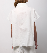 Charger l'image dans la galerie, Neirami Top With Ribbon Neck White
