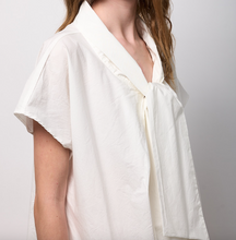Charger l'image dans la galerie, Neirami Top With Ribbon Neck White
