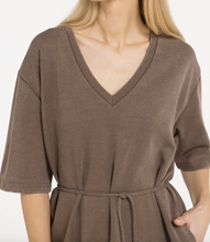Charger l'image dans la galerie, YAYA Vneck Jersey Dress Brown
