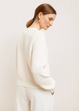 Charger l'image dans la galerie, Paper Label Avery Crew Neck Sweater Gardenia
