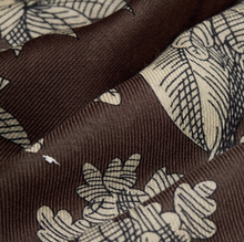 Load image into Gallery viewer, Inoui Editions Scarf 80 1889 Brown
