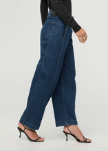 Charger l'image dans la galerie, Du/er Performance Denim High Rise Barrel Dark Stone

