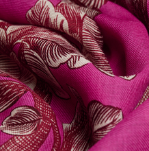 Charger l'image dans la galerie, Inoui Editions Scarf 100 Arboris Fuchsia
