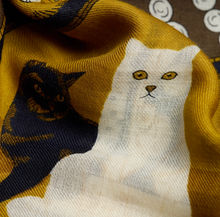 Load image into Gallery viewer, Inoui Editions Scarf 70 Collectionneur Khaki
