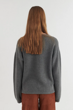 Load image into Gallery viewer, Basic Apparel Suna Sweater Light Grey
