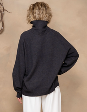 Charger l'image dans la galerie, Le Petit Pull Zena Sweater Charcoal
