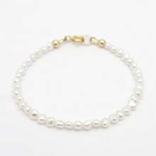 Charger l'image dans la galerie, Orange Avocado Freshwater Pearl Bracelet
