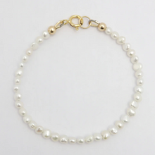 Charger l'image dans la galerie, Orange Avocado Freshwater Pearl Bracelet
