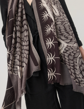Charger l'image dans la galerie, Princesse et Dragons Teddy Scarf Brown
