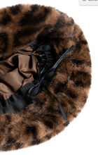 Charger l'image dans la galerie, YAYA Faux Fur Leopard Print Bucket Hat
