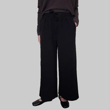 Charger l'image dans la galerie, Neirami Basic Trousers Black
