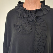 Charger l'image dans la galerie, Neirami Pullover with Ruffles Black
