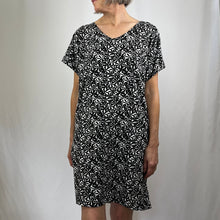Load image into Gallery viewer, Tatiana Dress Short Bamboo Jersey Floral

