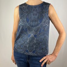 Load image into Gallery viewer, Jayne Top Stretch Cotton Blue Paisley
