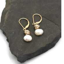 Charger l'image dans la galerie, Orange Avocado Hera Gold Wrapped Pearl Earrings
